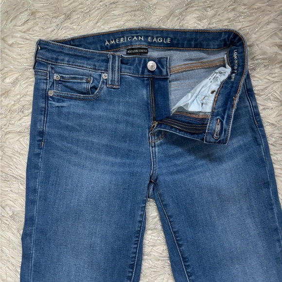 American Eagle Outfitters Blue Women’s Low Rise Flare Jeans Size 4 Short - Picture 6 of 16